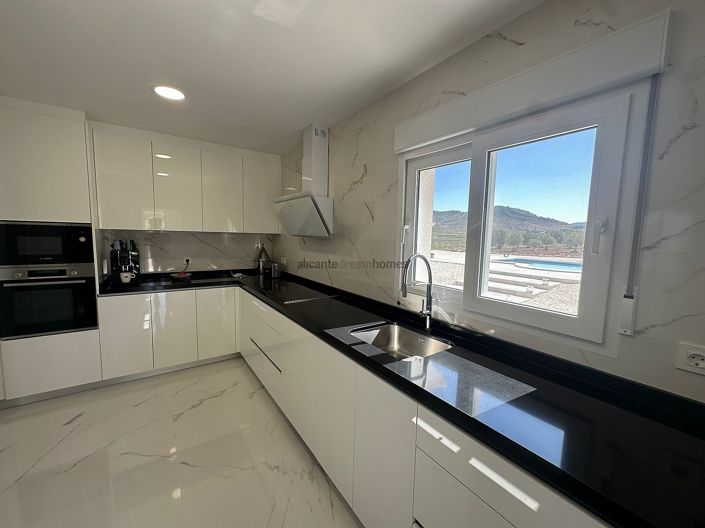 Image No.6-4 Bed Villa for sale