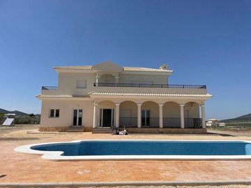 4 Bed Villa for sale