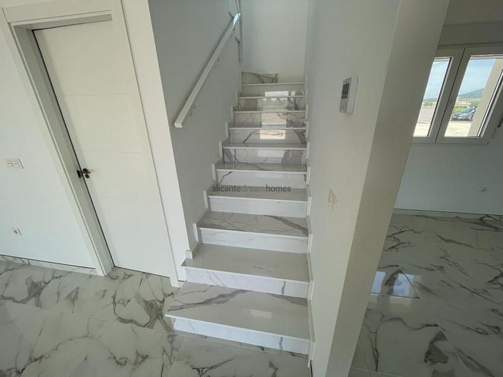 Image No.24-4 Bed Villa for sale