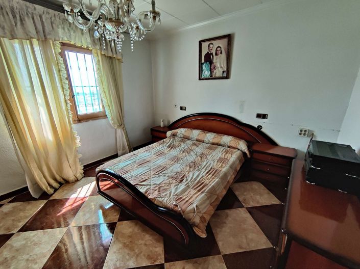 Image No.40-3 Bed Country House for sale