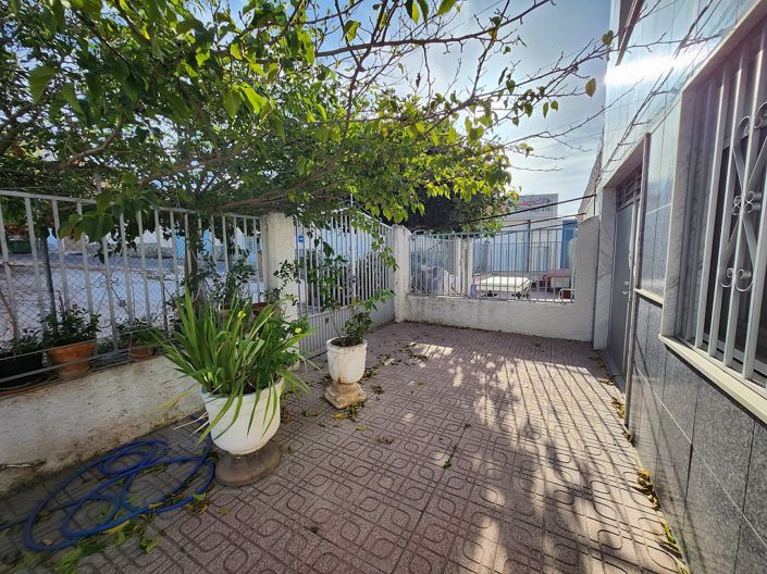 Image No.2-6 Bed Townhouse for sale