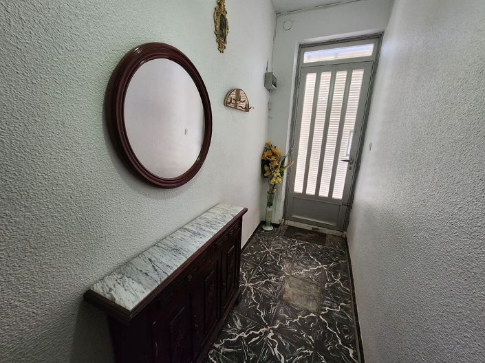 Image No.20-6 Bed Townhouse for sale