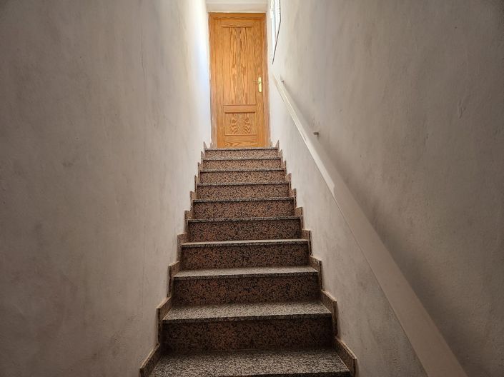 Image No.21-6 Bed Townhouse for sale