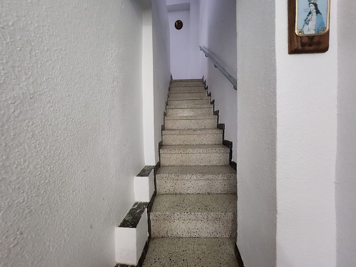 Image No.23-6 Bed Townhouse for sale