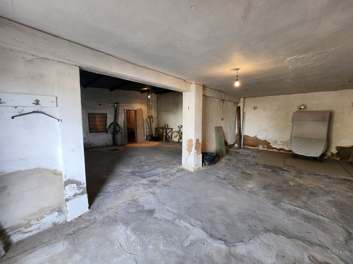 Image No.37-6 Bed Townhouse for sale