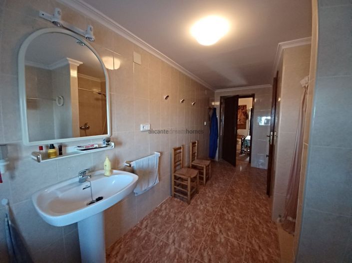 Image No.24-3 Bed Country House for sale