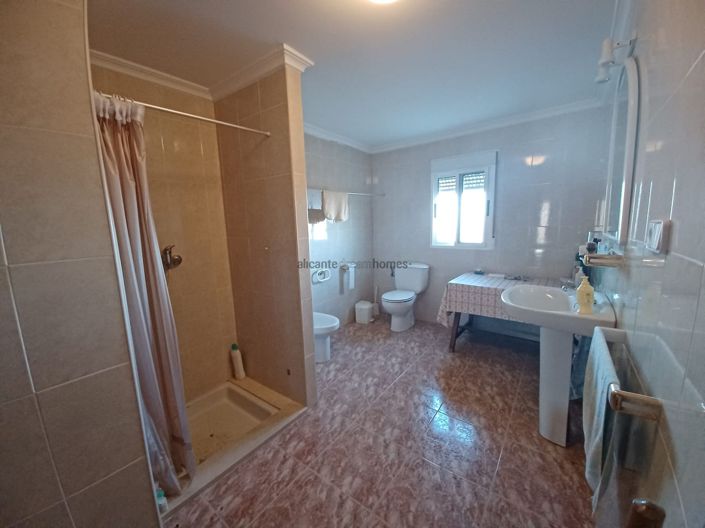 Image No.25-3 Bed Country House for sale