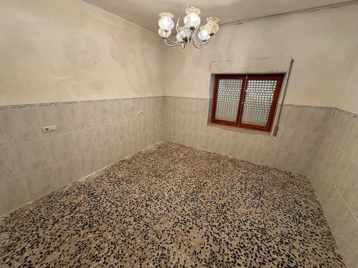 Image No.18-5 Bed Townhouse for sale