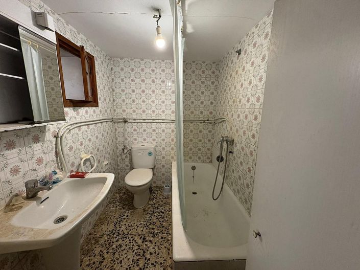 Image No.22-5 Bed Townhouse for sale