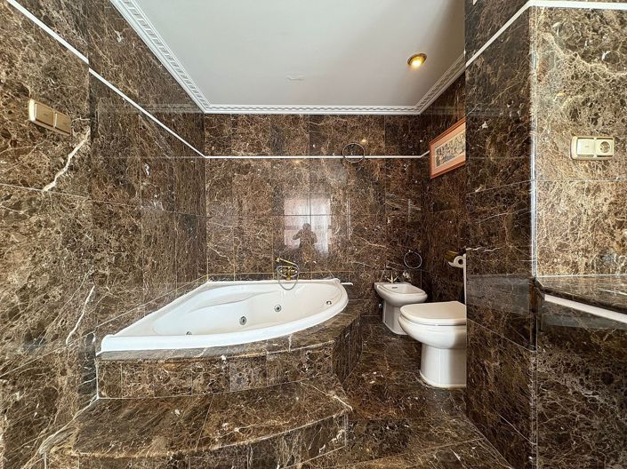 Image No.17-2 Bed Apartment for sale