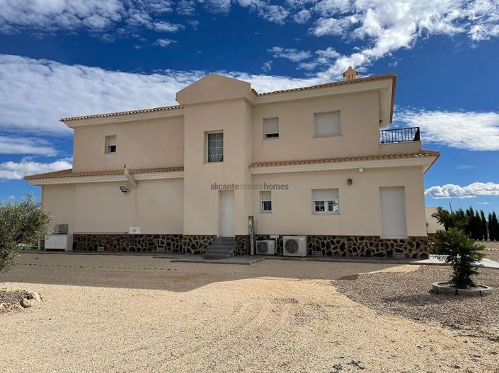 Image No.14-4 Bed Villa for sale