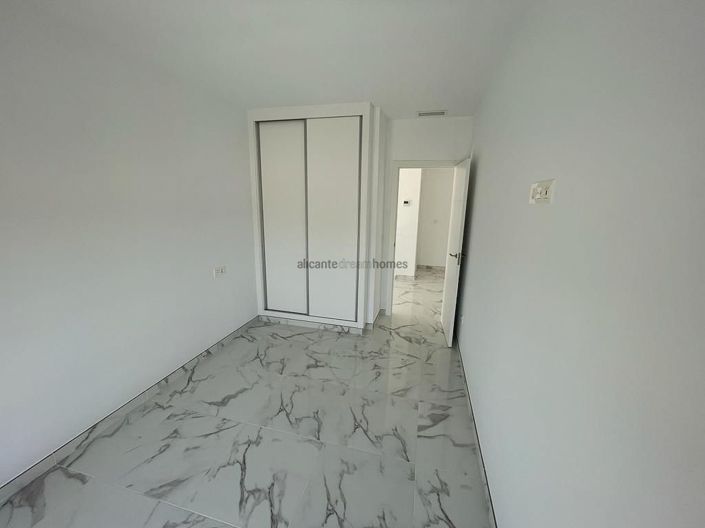 Image No.19-4 Bed Villa for sale