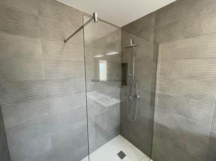 Image No.24-4 Bed Villa for sale