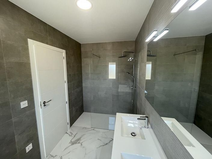 Image No.29-4 Bed Villa for sale