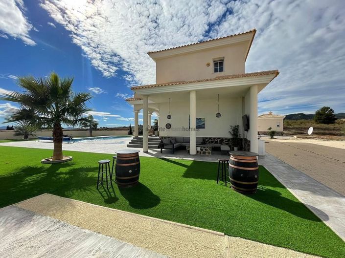 Image No.3-4 Bed Villa for sale