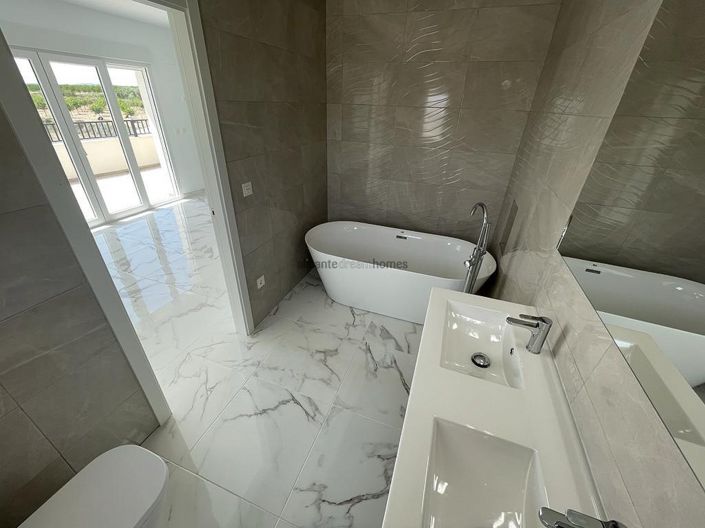 Image No.8-4 Bed Villa for sale