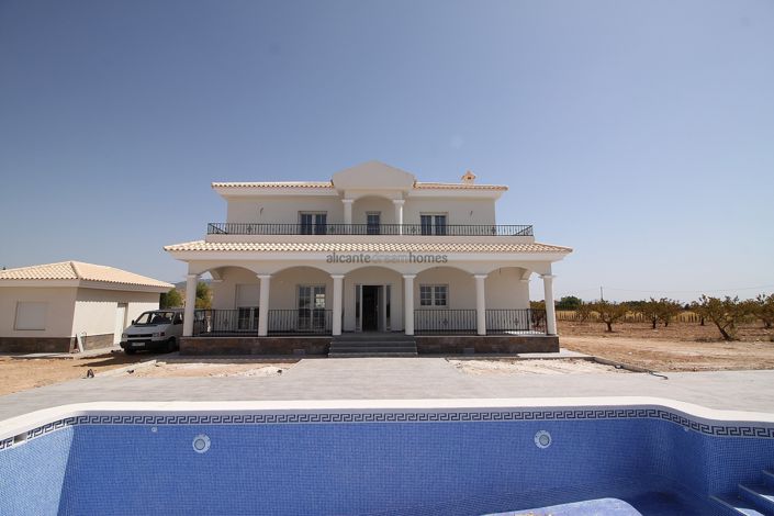Image No.2-4 Bed Villa for sale