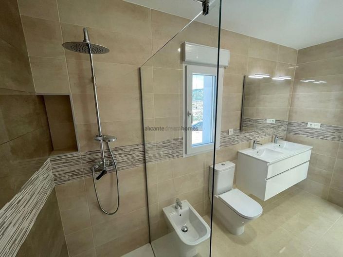 Image No.5-6 Bed Villa for sale