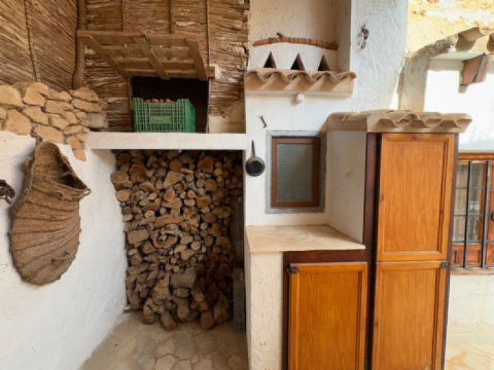 Image No.35-5 Bed Semi-Detached for sale