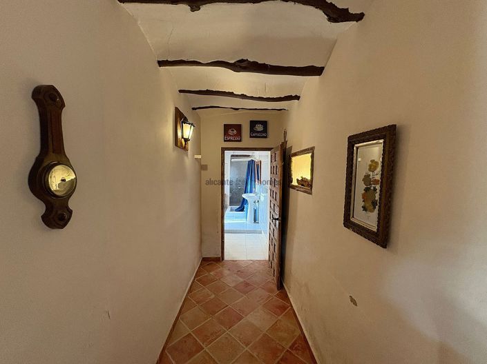 Image No.36-6 Bed Semi-Detached for sale