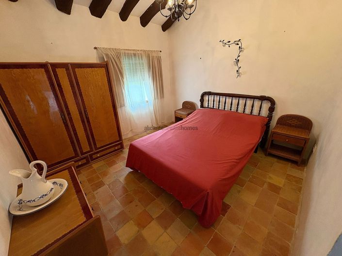 Image No.49-6 Bed Semi-Detached for sale