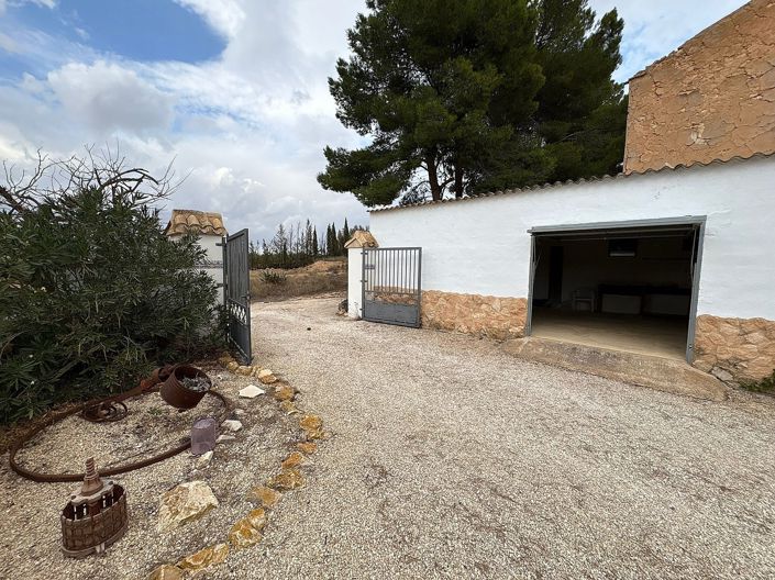 Image No.9-5 Bed Semi-Detached for sale