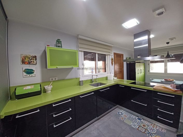 Image No.2-4 Bed Villa for sale