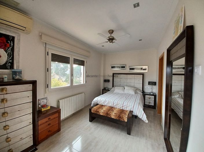 Image No.5-4 Bed Villa for sale