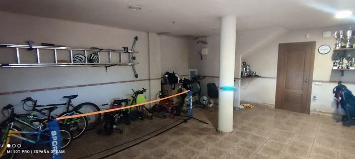 Image No.12-4 Bed Semi-Detached for sale