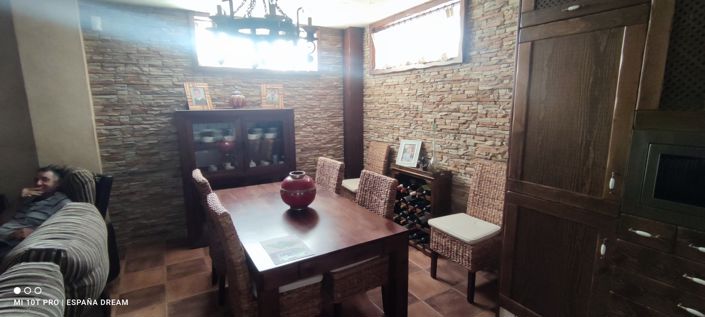 Image No.16-4 Bed Semi-Detached for sale