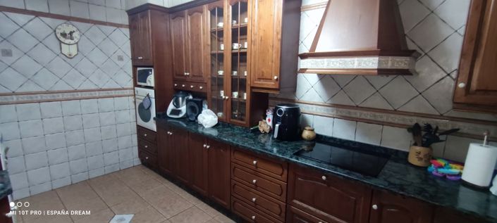 Image No.28-4 Bed Semi-Detached for sale