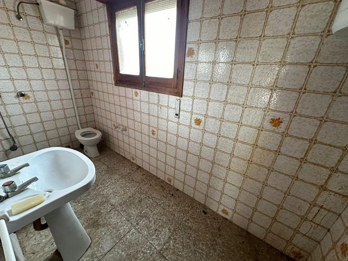 Image No.19-9 Bed Country House for sale