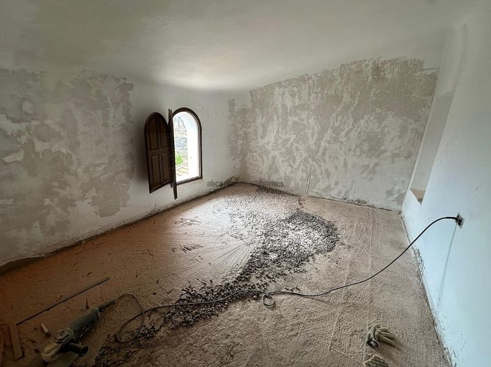 Image No.41-9 Bed Country House for sale