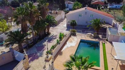 5 Bed Villa for sale