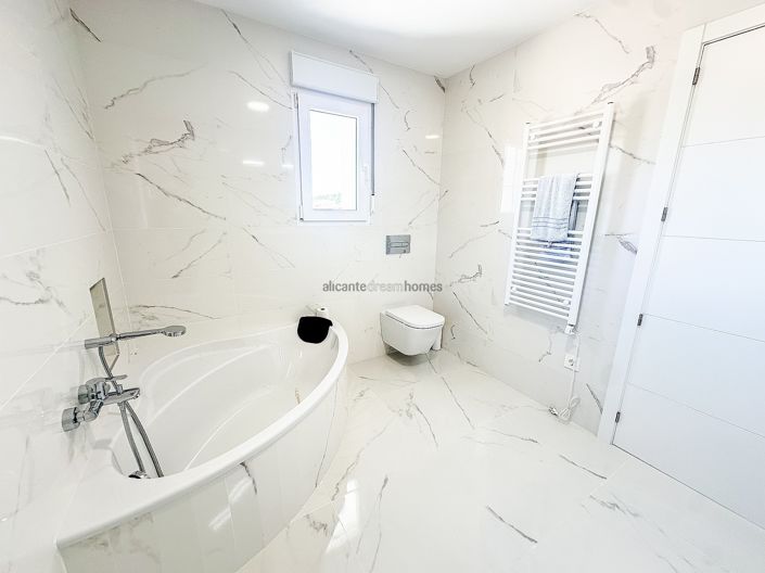 Image No.11-4 Bed Villa for sale