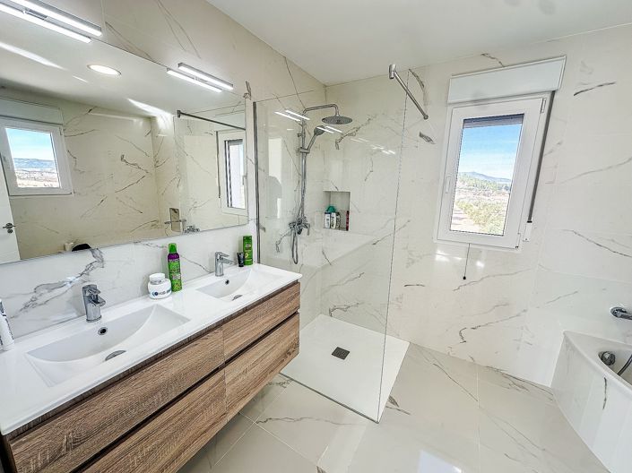 Image No.12-4 Bed Villa for sale