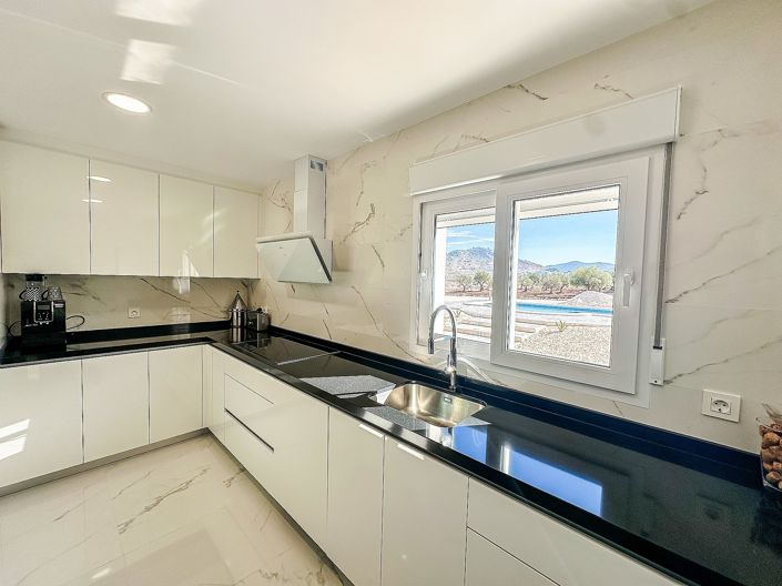 Image No.5-4 Bed Villa for sale