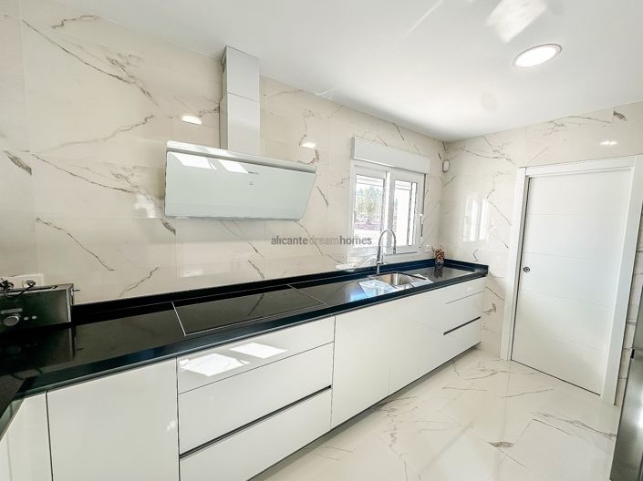 Image No.7-4 Bed Villa for sale