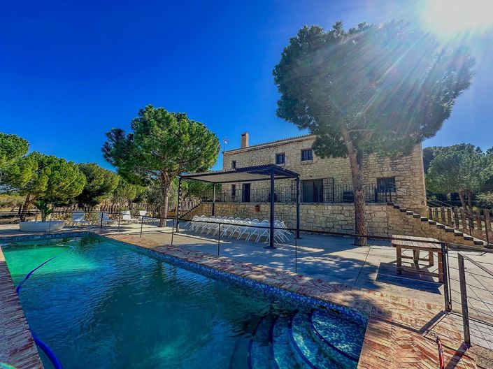 Image No.2-9 Bed Villa for sale