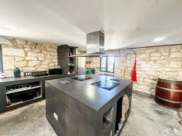 Image No.23-9 Bed Villa for sale