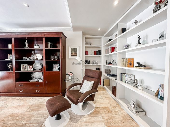 Image No.11-5 Bed Townhouse for sale