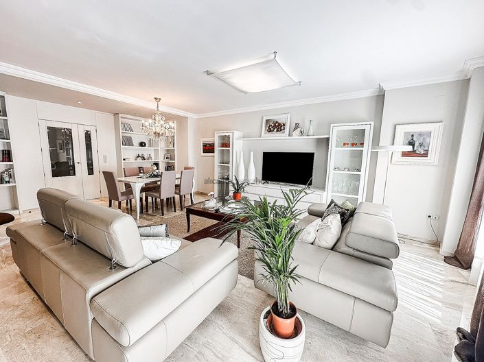 Image No.13-5 Bed Townhouse for sale