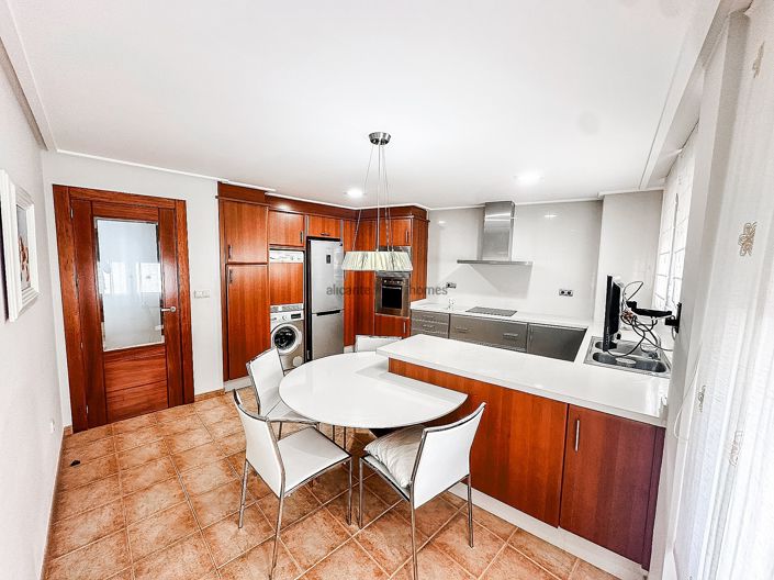 Image No.14-5 Bed Townhouse for sale