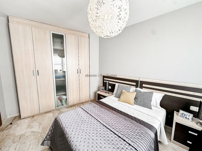 Image No.19-5 Bed Townhouse for sale