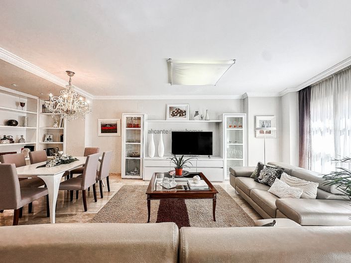 Image No.2-5 Bed Townhouse for sale