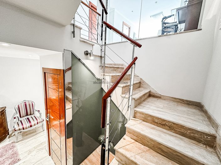 Image No.22-5 Bed Townhouse for sale