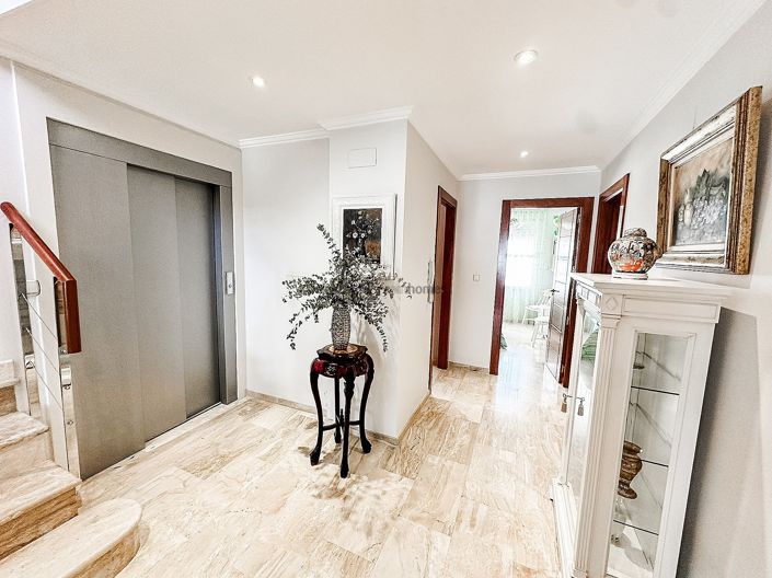 Image No.24-5 Bed Townhouse for sale