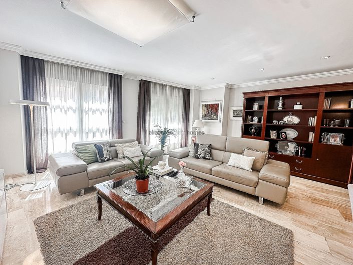 Image No.26-5 Bed Townhouse for sale