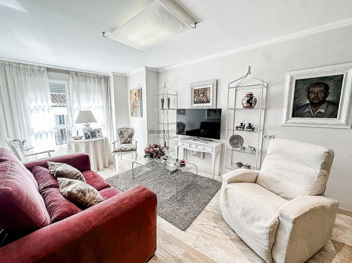 Image No.28-5 Bed Townhouse for sale