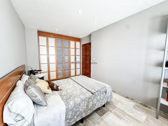 Image No.29-5 Bed Townhouse for sale